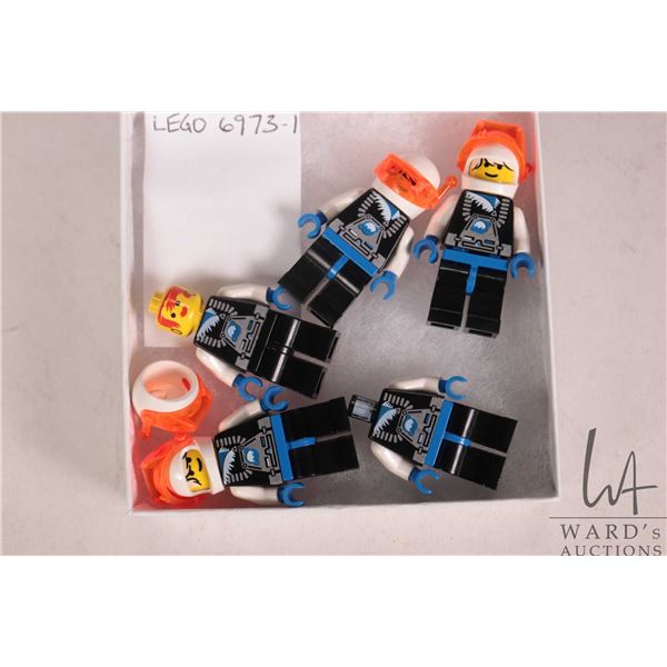 Lego "Space-Ice Planet" no. 6973 Deep Freeze Defender Minifigures including Ice Planet Female