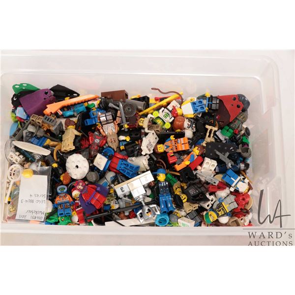 Large selection of Lego Minifigures and Minifigure accessories including Magneto, Beorn, Hun Warrior