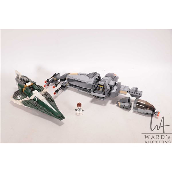 Two Lego "Star Wars" no. 6208 B-Wing Fighter and no. 9498 Saesee Tiin's Jedi Starfighter pre-built k