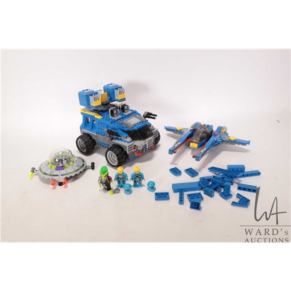 Lego "Space" no. 7066 Alien Conquest- Earth Defense HQ. pre-built kit including Minifigures, no manu