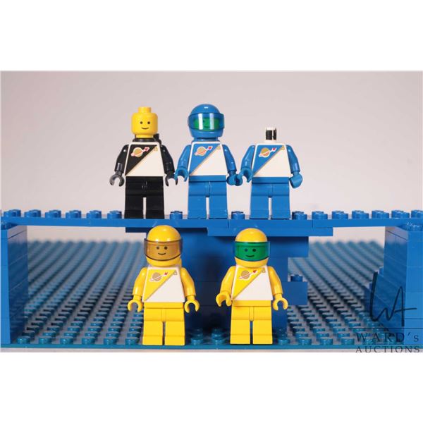 Lego "Futuron" Minifigures including Futuron blue and two Futuron yellows