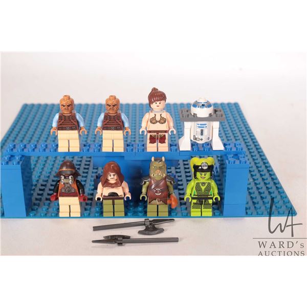Lego "Star Wars" Minifigures including Oola ( crack in torso), two Weequay Skiff guards, Slave Leia,