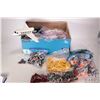 Image 1 : Box of assorted Lego bricks, Minifigures, accessories and bases