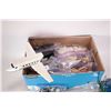 Image 2 : Box of assorted Lego bricks, Minifigures, accessories and bases