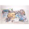 Image 1 : Box of assorted Lego bricks, Minifigures, accessories and bases