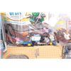 Image 2 : Box of assorted Lego bricks, Minifigures, accessories and bases