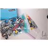 Image 3 : Box of assorted Lego bricks, Minifigures, accessories and bases