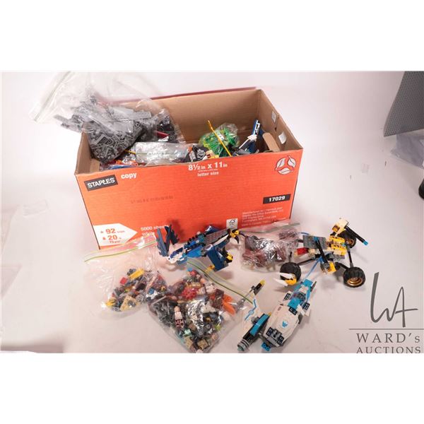 Selection of pre-built Lego kits including Star Wars and a selection of loose Lego bricks etc.