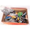 Image 3 : Selection of pre-built Lego kits including Star Wars and a selection of loose Lego bricks etc.