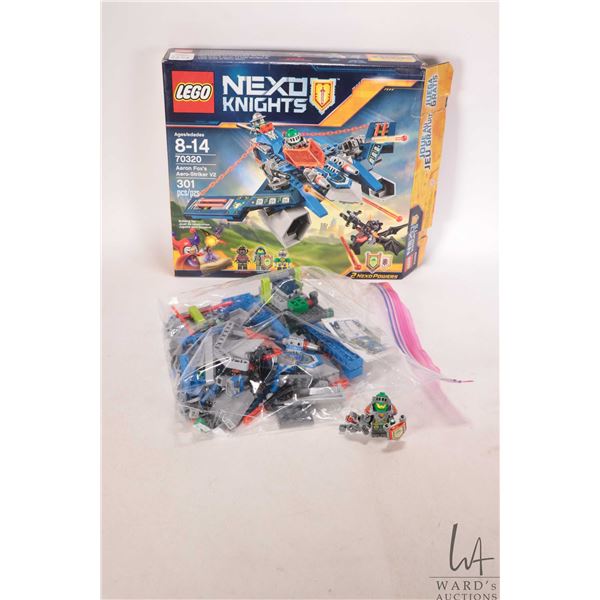 Lego "Nexo Knights" no. 70320 Aaron's Fox's Aero-Striker VS pre-built kit, includes vehicle part and