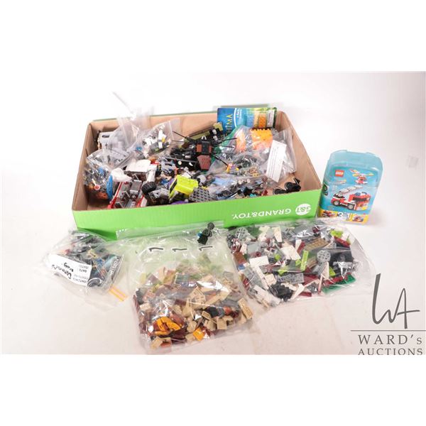 Tray lot of Lego building bricks from various kits. Completeness not confirmed or guaranteed. Bid ac