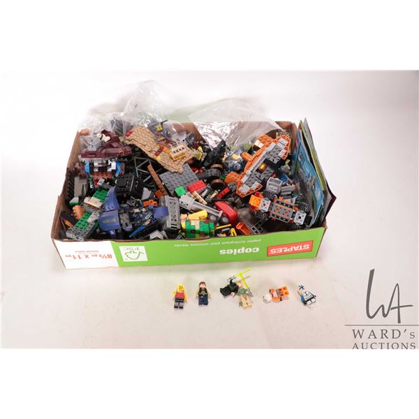 Box of miscellaneous Lego building bricks and partial kits and Minifigures including Ninja Turtles, 