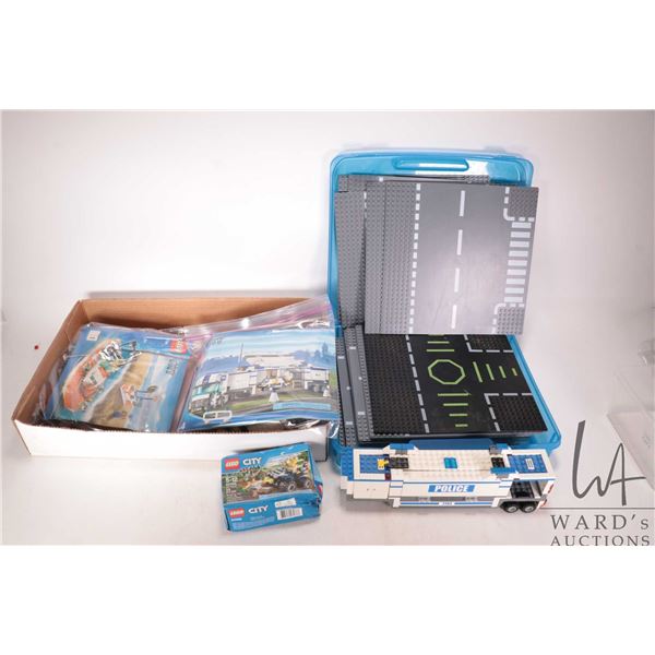 Selection of Lego "Lego City" buiding bricks and accessories including no. 7743 Police Command Cente