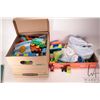Image 1 : Box and flat containing a large selection of Duplo building bricks and accessories