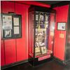 Image 2 : Glass Showcase