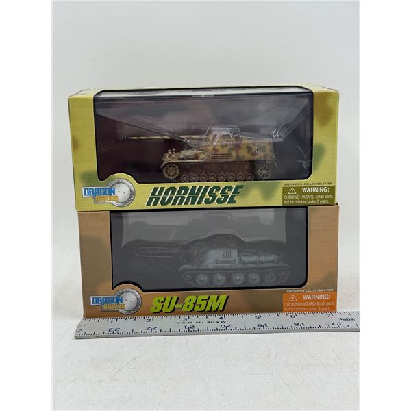 Die-cast Dragon Armor Hornisse Italy 1944 & Die-cast Dragon Armor SU-85M Poland 1945 Tanks 1:72 Scal