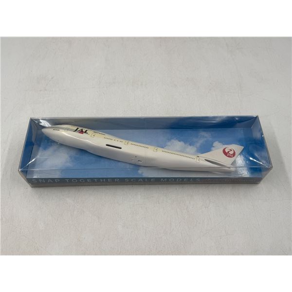 Unbuilt Japan Airlines 747-400 Model Kit