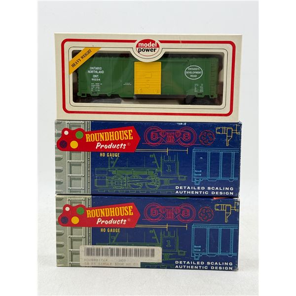 3 HO Scale Model Train Kits (Overton Baggage, Boxcar, & Single Hi-Cube)