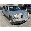 Image 2 : JEEP  PATRIOT 2012 SALV T/DONATION