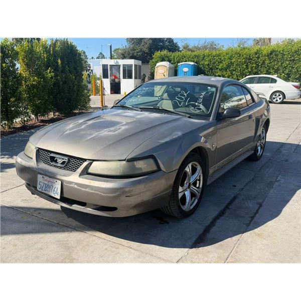 FORD  MUSTANG 2002 T-DONATION