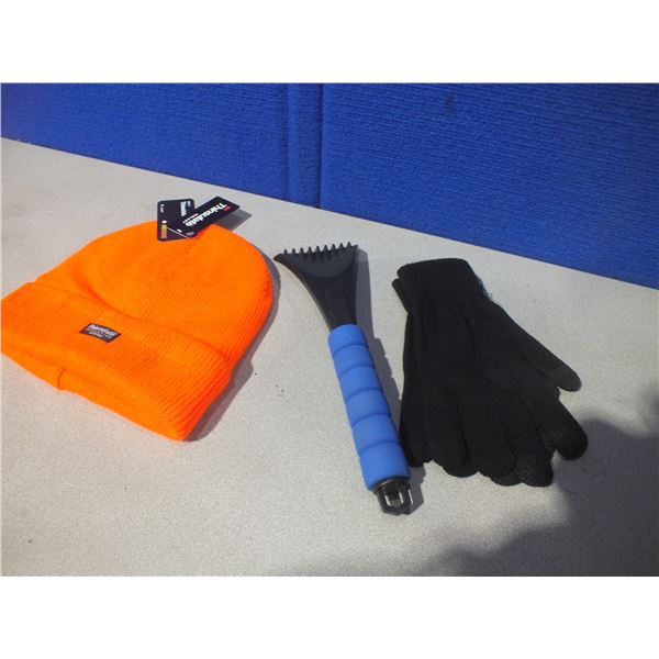 Toque / Gloves / Ice Scraper