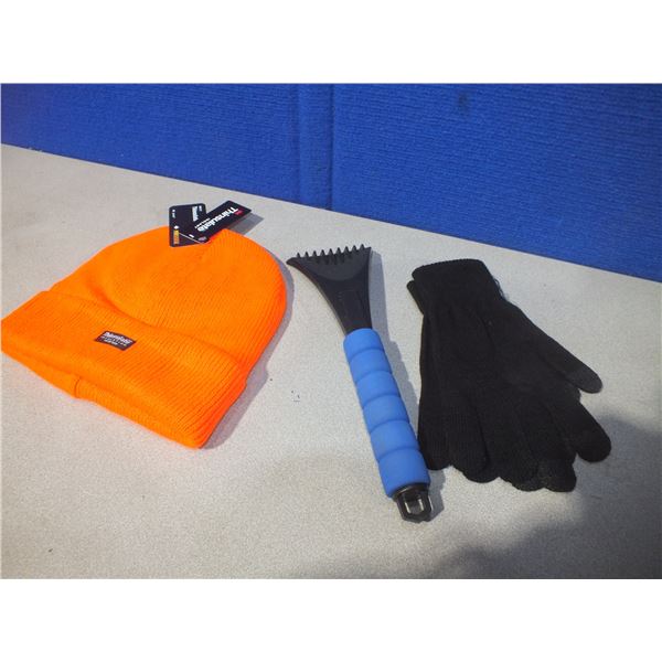 Toque / Gloves / Ice Scraper