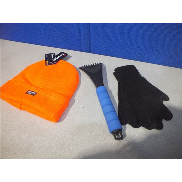 Toque / Gloves / Ice Scraper