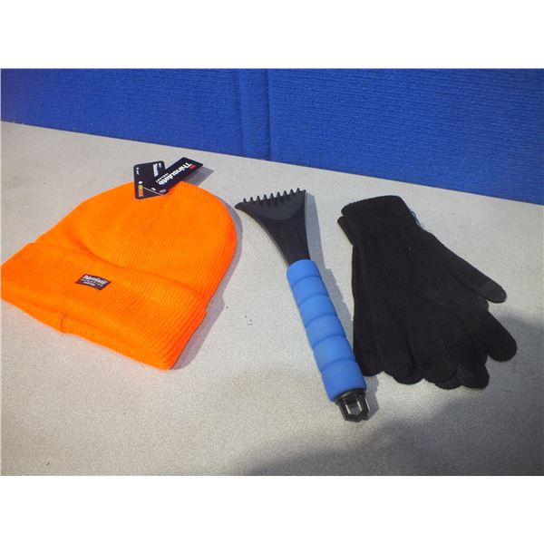 Toque / Gloves / Ice Scraper