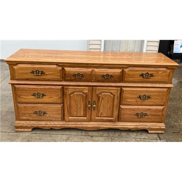 COCHRANE FURNITURE COMPANY OAK 9-DRAWER DRESSER (SIMILAR TO DRESSER IN LOT 11)