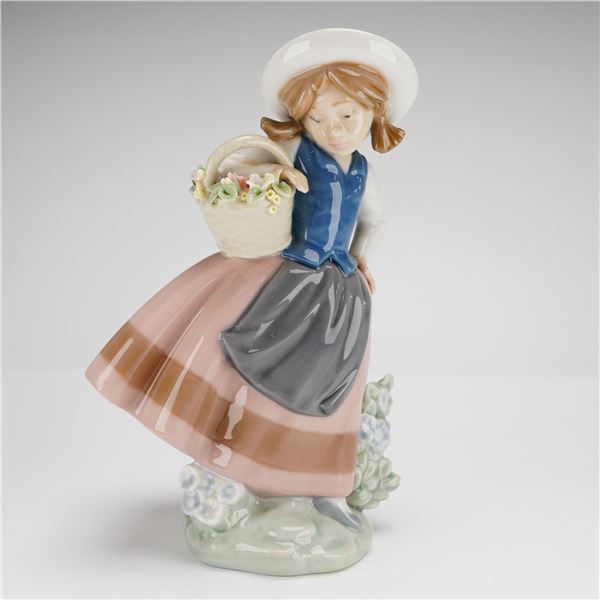 Lladro Hand-Painted Porcelain Figurine Sweet Scent 5221