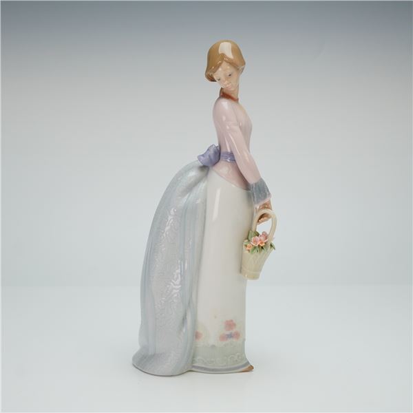 Lladro Porcelain Figurine Basket of Love 01007622