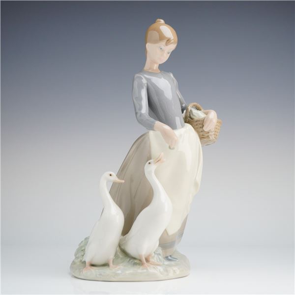 Lladro Porcelain Figurine Pacing The Ducks 1306