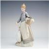 Image 3 : Lladro Porcelain Figurine Pacing The Ducks 1306
