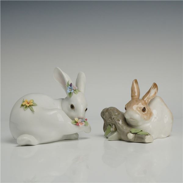2pc Lladro Figurines, Preening Bunny 1006099 & Rabbit Eating 1004772