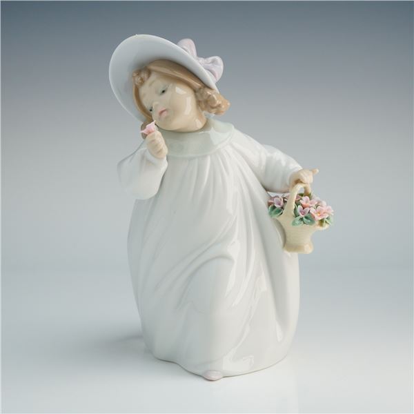 Lladro Porcelain Figurine, Romance 1006683