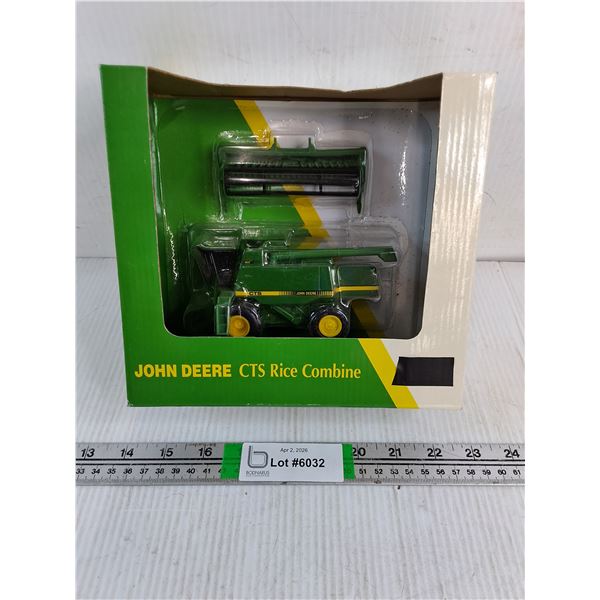 1:64 John Deere CTS Rice Combine (NIB)