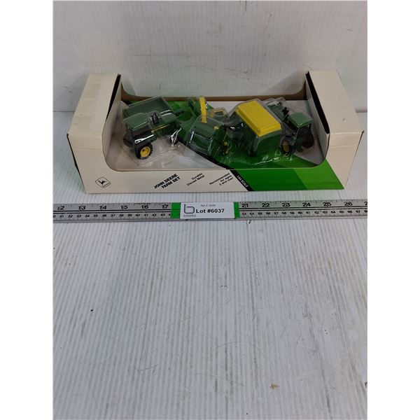 1:64 John Deere Die-Cast Farm Set (NIB)