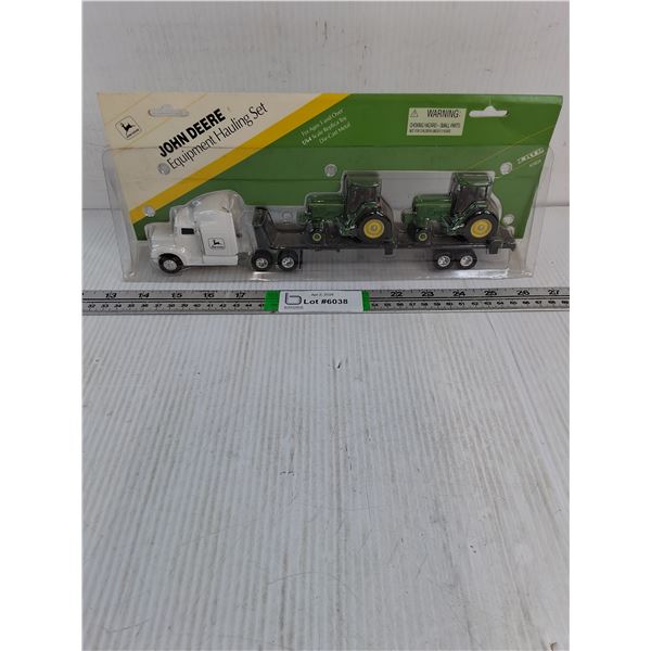 1:64 Die-Cast John Deere Equipment Hauling Set (NIB)