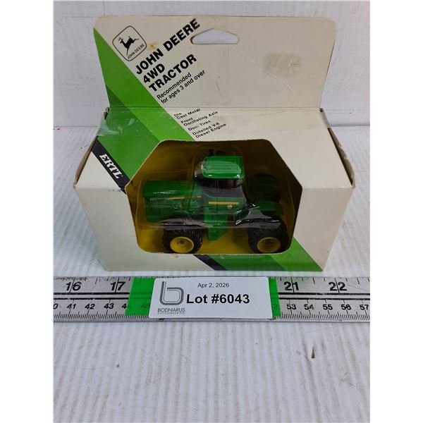 1:64 John Deere 4WD Tractor (NIB)