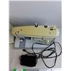 Image 3 : Vintage Singer Sewing Machine - Powers On, As Is - PICK UP