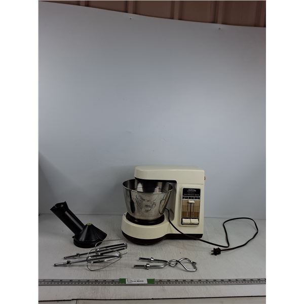 Sunbeam Electronic Mixer 14"x6"x13" Powers on (as is) -CANNOT SHIP
