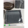 Image 5 : Kitchen Aid Blender - Powers On, As Is, Baking Trays, Broiler w/Lid, Loaf Pan