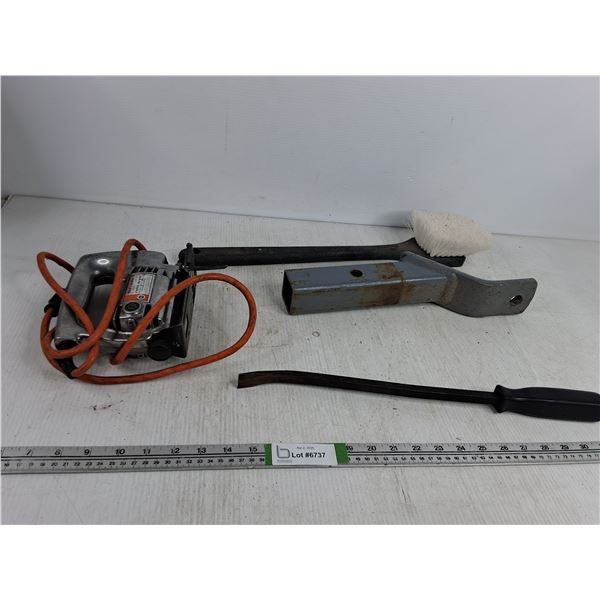 Black & Decker 2-Speed Jig Saw- Powers On, Cleaning Brush, & Tow Hitch Ball Mount