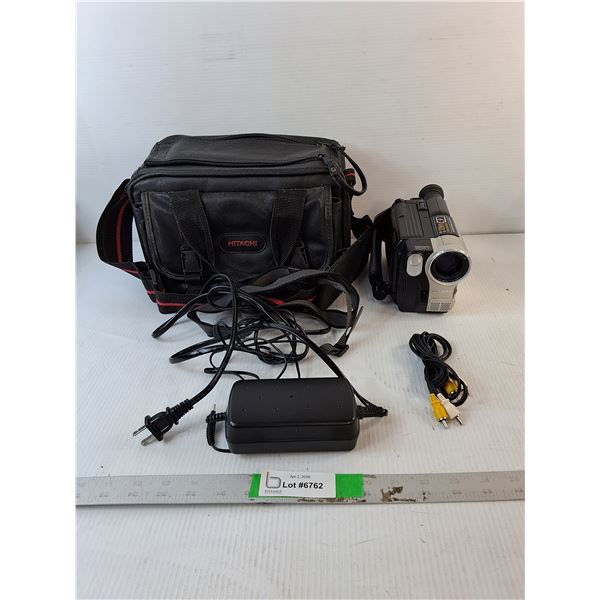 Hitachi Videocamera, Case & Cords- As Is