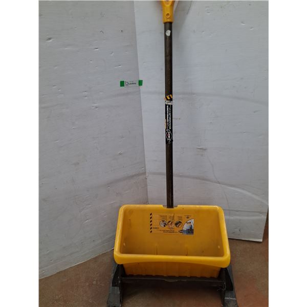 *Garant Salt and Sand Spreader.Pickup Only