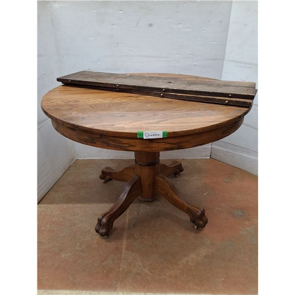 *40x32"Circular Dining Room Table, Wooden Boards To Extend Size. Pickup Only