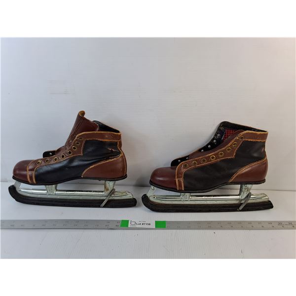 Men's Vintage Maple Leaf De Luxe Ice Skates with Guards- 10