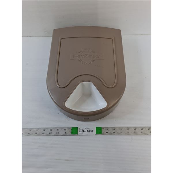 Petsafe  -  5-Meal Automatic Pet Feeder (15" x 12") Powers On, As Is