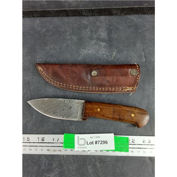4" Damascus Steel Knife w/Wooden Handle & Leather Sheath - Some Handle Damage