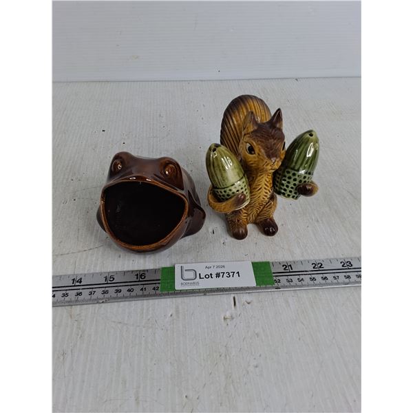 Ceramic Decorative Salt & Pepper Shakers, Frog Shaped Soap Or Scruber Holder